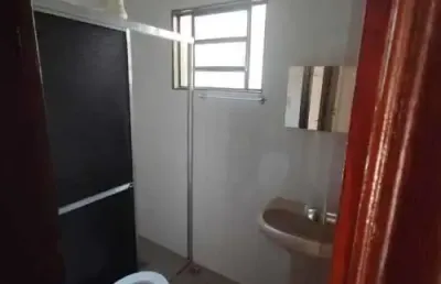 Casa com 2 quartos para alugar na avenida tiradentes, setor central, anápolis, 70 m2 por r$ 950