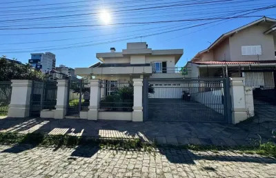 Casa com 4 quartos à venda no Centro, Farroupilha 