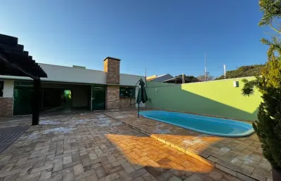 Casa com piscina comercial e residencial com 3 quartos