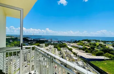 Vendo cobertura dos sonhos com vista deslumbrante para o rio negro