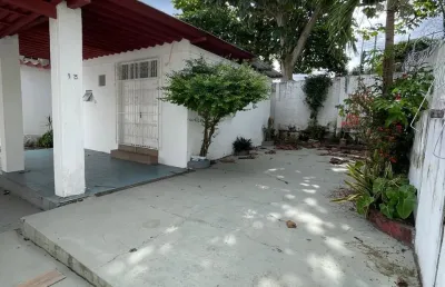 Casa disponível para locação no parque 10 de novembro