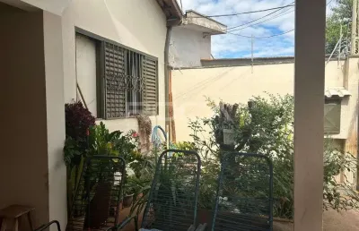 Imóvel com ótima localização sendo casa térrea com edícula!