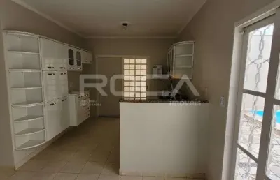 Casa à venda no jardim interlagos, ribeirão preto - 2 dormitórios, 2 garagens cobertas