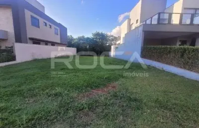 Terreno à venda com 360m² no condomínio alto do castelo, em ribeirão preto.