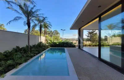 Casa sobrado à venda no condomínio reserva santa luisa, com 4 suítes.