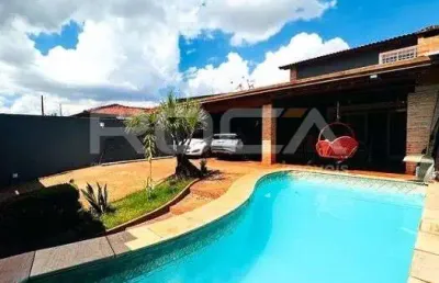 Casa sobrado para fins residenciais ou comerciais com 4 quartos, sendo 3 suítes, para alugar no bairro jardim califórnia, em ribeirão preto.