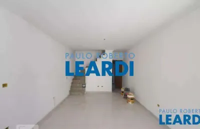 Casa à venda na rua josé gervásio artigas, 11, vila moraes, são paulo por r$ 630.000