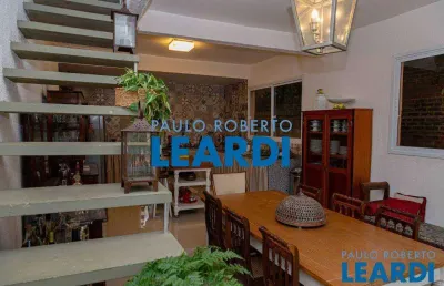 Casa à venda na praça japuba, 38, vila madalena, são paulo por r$ 2.550.000