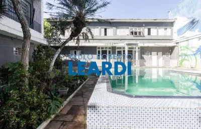 Casa à venda na alameda uapixana, 259, planalto paulista, são paulo por r$ 8.000.000