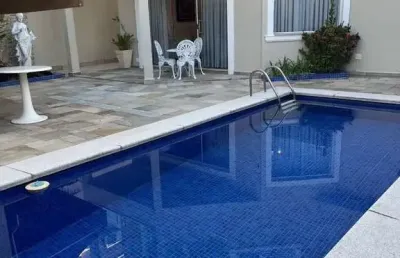 Casa em condomínio fechado com 4 quartos para alugar na alameda bertioga, 424, alphaville, santana de parnaíba por r$ 23.400