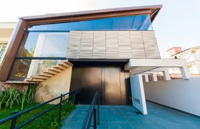 Casa comercial com 5 salas para alugar na Rua Doutor Roberto Barrozo, 202, Centro Cívico, Curitiba