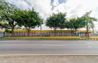 Prédio com 60 salas para alugar na Rua Chile, 836, Rebouças, Curitiba