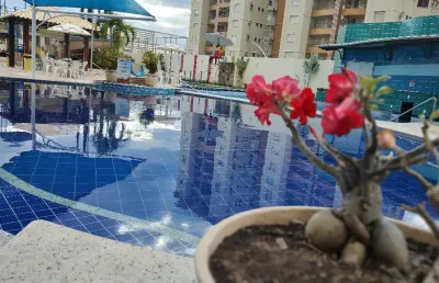 Apartamento mobiliado com sacada e piscinas termais na região turística de caldas novas