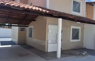 Casa duplex com 4 quartos de  esquina  a poucos metros da av silas munguba e da uece!