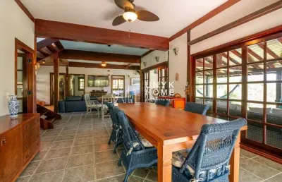 Excelente oportunidade de casa com 4 dormitórios e piscina em maresias