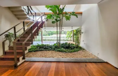 Casa em rua fechada no morumbi, segurança, espaço e conforto com  área construída de 900 m².