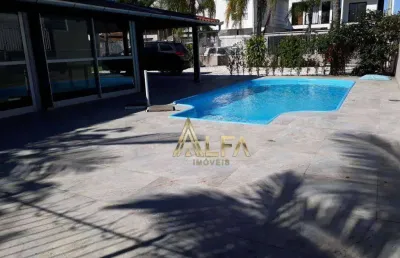 Aproveite o estilo de vida praiano neste oásis à poucos passos do mar!