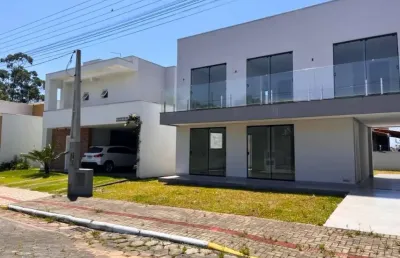 Desfrute da segurança e conforto do condomínio costa esmeralda em balneário piçarras!