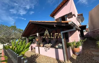 Linda casa em penha a poucos metros da praia da armação