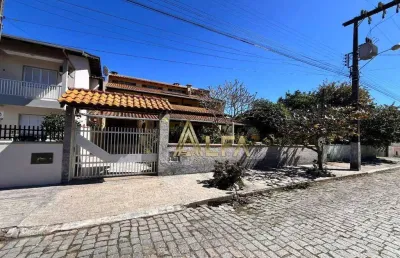 Sobrado com 5 dormitórios à venda, 240 m² por r$ 890.000 - praia alegre - penha/sc