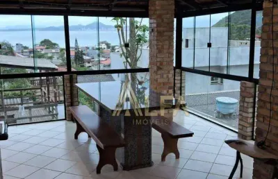 Casa com 3 quartos à venda na Rua José Arino Cardoso, 169, Gravatá, Penha