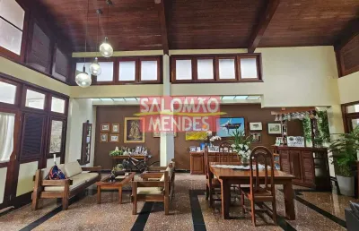 Casa em condomínio fechado tipo chalé.. 02 pisos, 04 vagas, condomínio completo.
