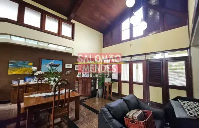 Casa em condomínio fechado tipo chalé.. 02 pisos, 04 vagas, condomínio completo.