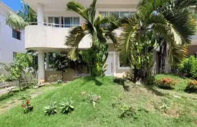 Casa de condomínio para venda tem 500 metros quadrados com 6 quartos