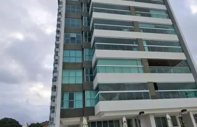 Lindo apartamento a beira mar de guarujá com 04 suites