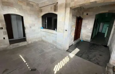 Casa à venda com sacada, 2 quartos, 1 vaga, bairro castelo - santos/sp