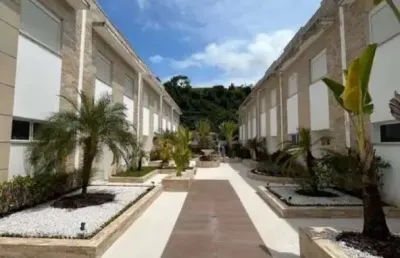 Casa no guarujá com 4 suítes com armários planejados e 4 vagas de garagem