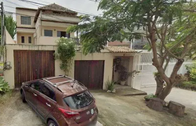 Excelente casa de 5 quartos e 3 suítes com piscina em camboinhas niterói