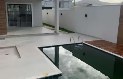 Excelente casa linear no alphaville 1 maricá com 3 quartos suite piscina