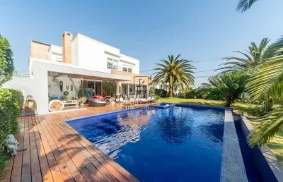 Casa em condomínio fechado com 4 quartos à venda na avenida juca batista, 8000, belém novo, porto alegre, 511 m2 por r$ 4.950.000