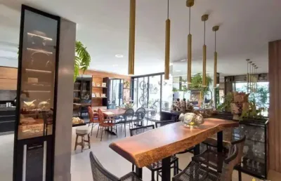 Linda casa em excelente localização no bairro jardim das acácias  ao lado do pátio vinhedos.