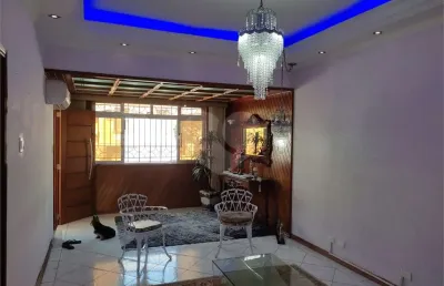 Casa com 3 quartos à venda na Rua Carlos Gomes, Marapé, Santos