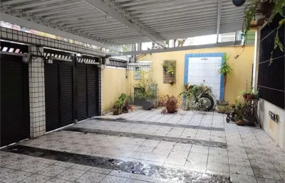 Casa com 4 quartos à venda na Rua Liberdade, Boqueirão, Santos
