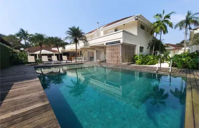 Casa com 9 quartos à venda na Rua Comendador José Berloffe, Jardim Acapulco, Guarujá