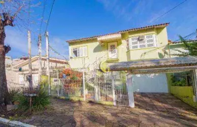 Casa com 5 quartos à venda na Avenida Assis Chateaubriand, São Sebastião, Porto Alegre