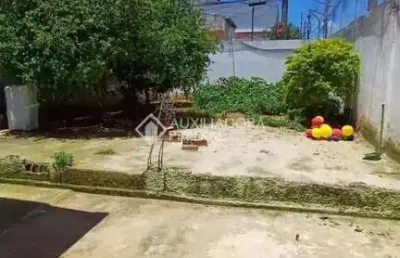 Casa de esquina com quintal grande à venda – 1 dormitório | terreno 8x30m