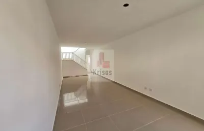 Sobrado recém-construído com fino acabamento: seu novo lar espera por você!