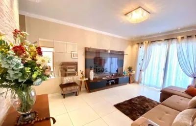 Sobrado de 178m² à venda - 3 dormitórios, 1 suíte, 3 vagas