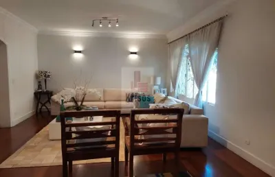 Bonito sobrado,bem localizado, melhor rua do bairro