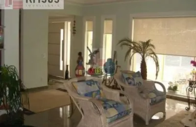 Sobrado com 3 suítes (sendo 2 com hidro), 03 salas, piscina e churrasqueira, sauna , sala da jogos