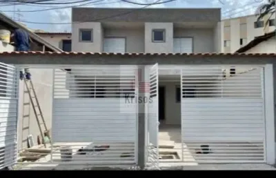 Lindo sobrado com 2 suítes com varanda, sala com 2 ambientes, lavabo, cozinha, quintal com 2 vagas