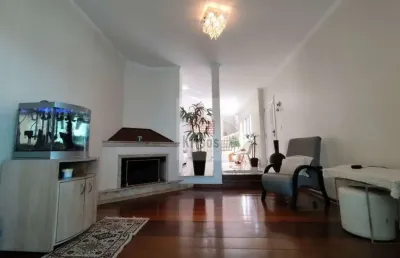 Um imóvel completo, amplo, ótima localização no ponto mais alto do bairro, à 50 m do parque sabesp.