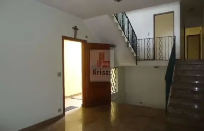 Otimo sobrado com 3 dormitorios sendo 1 suite, 2 vagas com excelente localização .