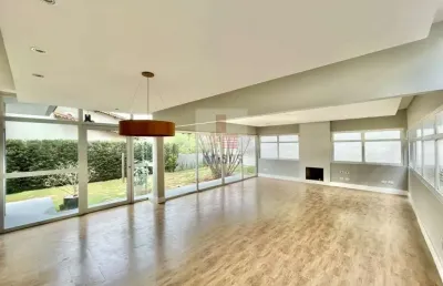 Excelente casa em condomínio de alto padrão - oportunidade única!
