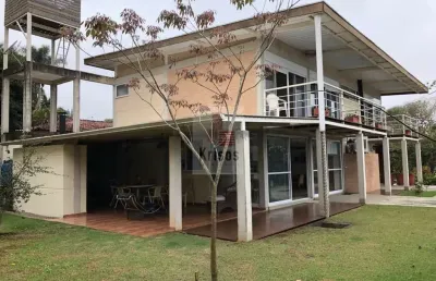 Casa moderna e totalmente integrada em localização privilegiada!