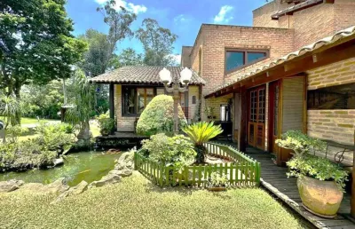 Linda casa rústica integrada - porteira fechada em localização privilegiada!